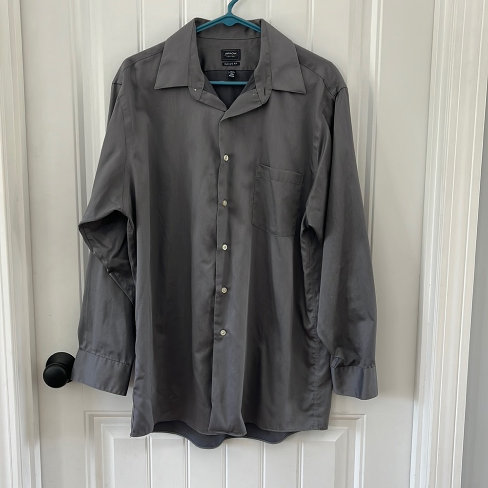 Men’s large (16 32/33) Arrow Classic Fit shirt.